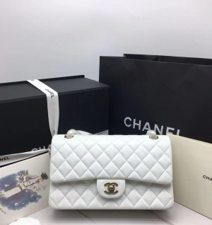 샤넬 클래식백 작은 캐비어스킨 라이트골드 미디움 25.5cm