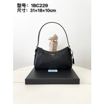 프라다 에메 미디엄 가죽 숄더백 1bc229